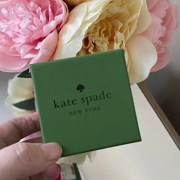 Kate Spade New York "Pearls On Pearls" stud earrings - Picture 4 of 10